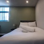 Moonstone - 5 Bed House With Parking