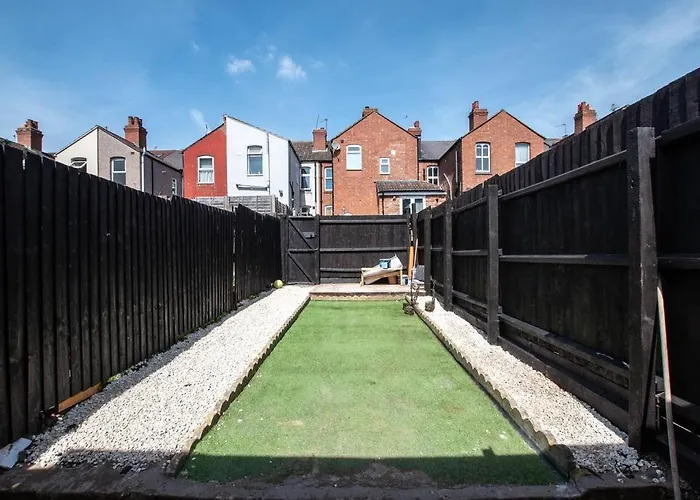 Moonstone - 5 Bed House With Parking