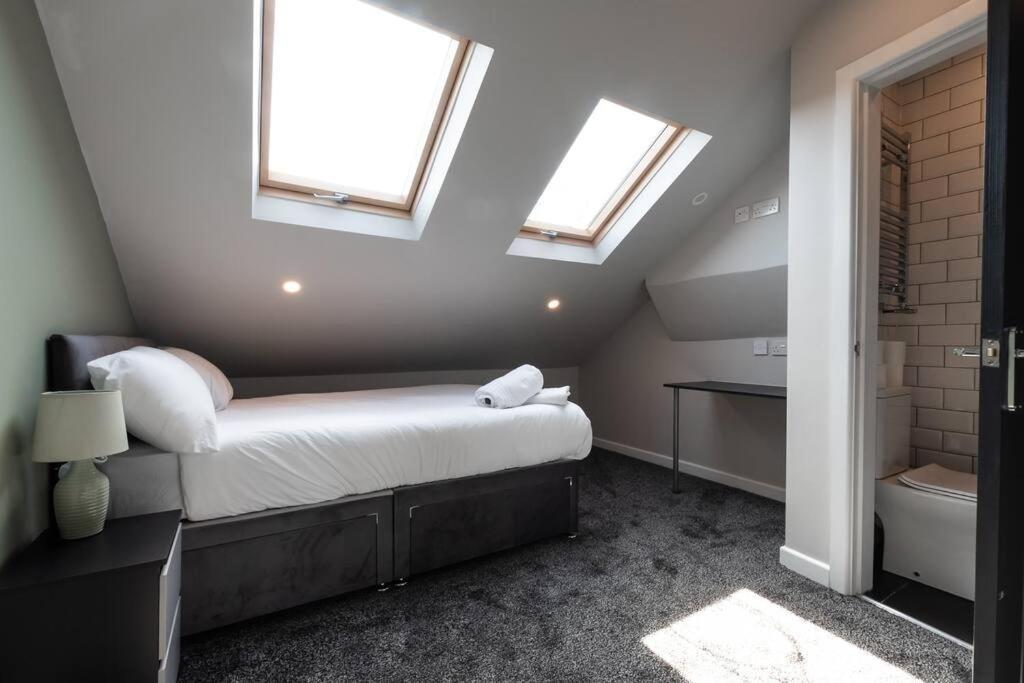 Moonstone - 5 Bed House With Parking Holiday home