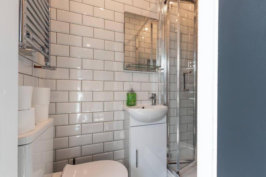 Moonstone - 5 Bed House With Parking Holiday home
