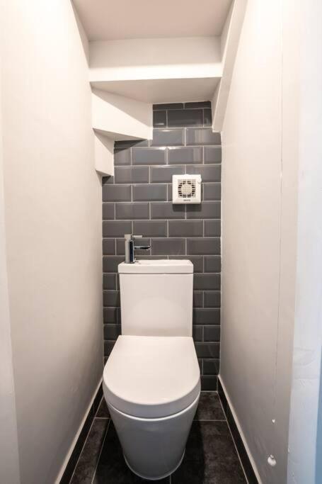 Moonstone - 5 Bed House With Parking Holiday home