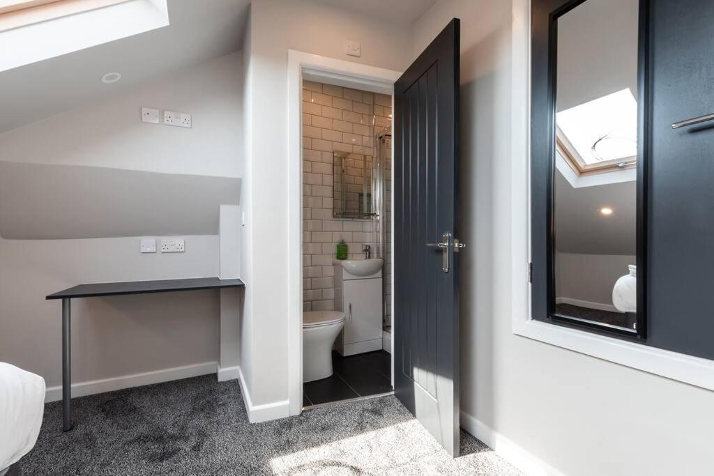 Moonstone - 5 Bed House With Parking * Coventry