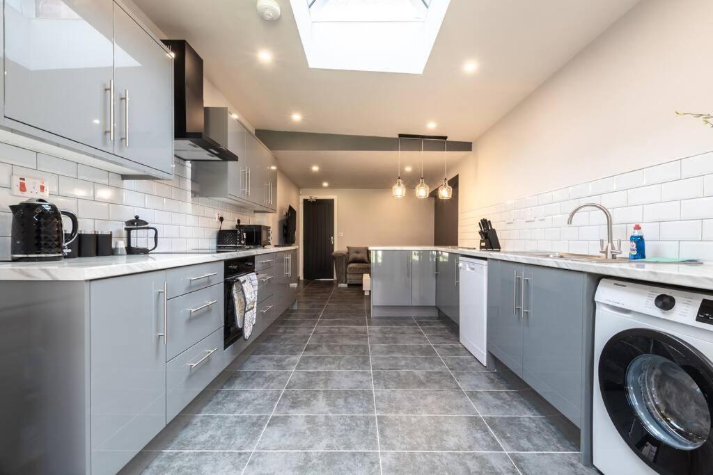 Holiday home Moonstone - 5 Bed House With Parking