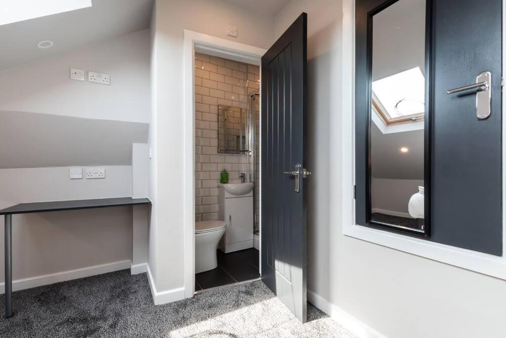 Moonstone - 5 Bed House With Parking Holiday home